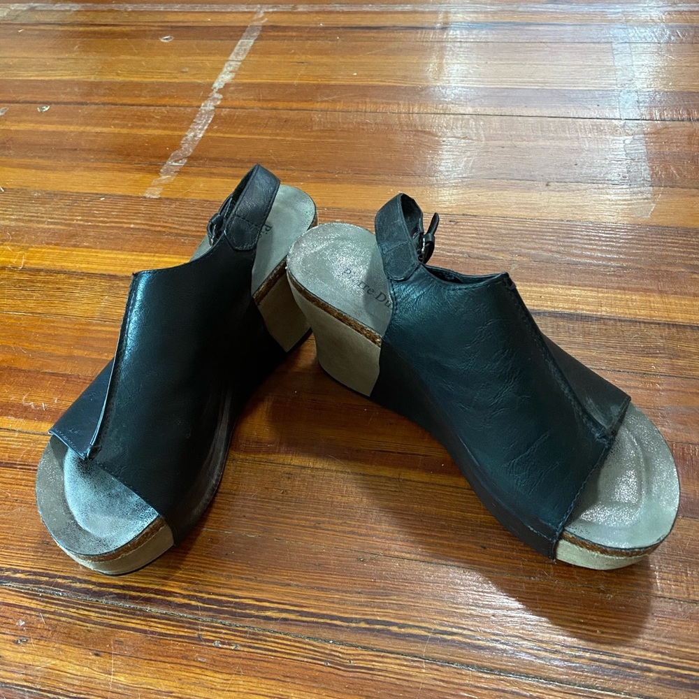 Shoes - Picture 6 of 8